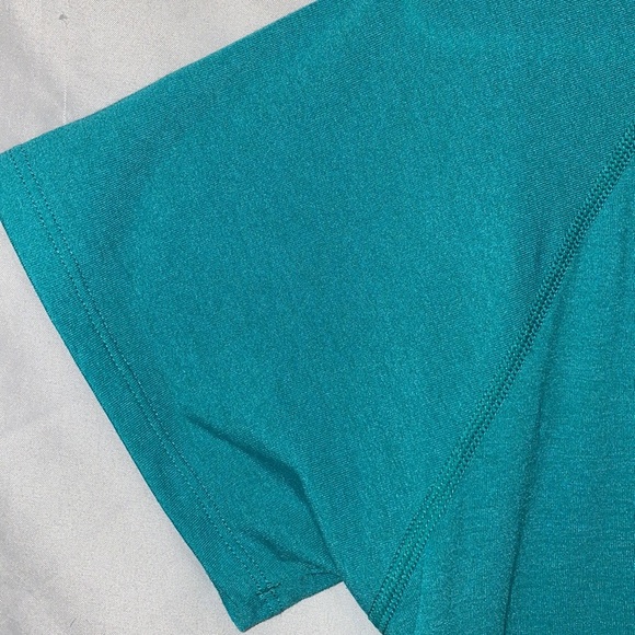 Womens Under Armour shirt sleeve. - Picture 3 of 7